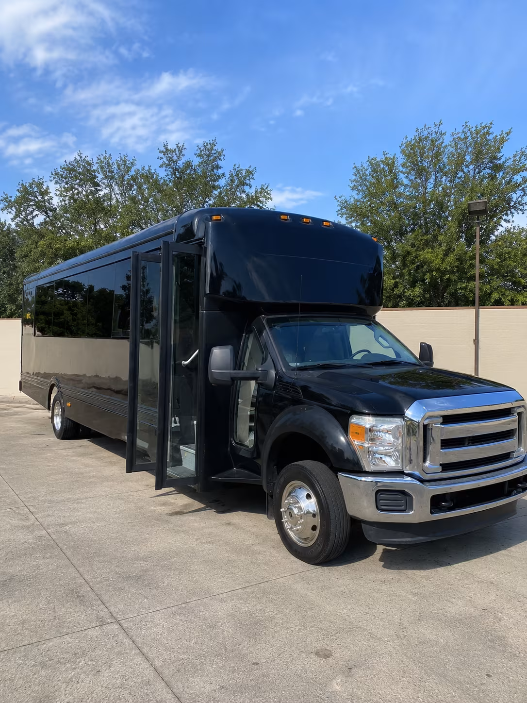 carson 20 passenger party bus