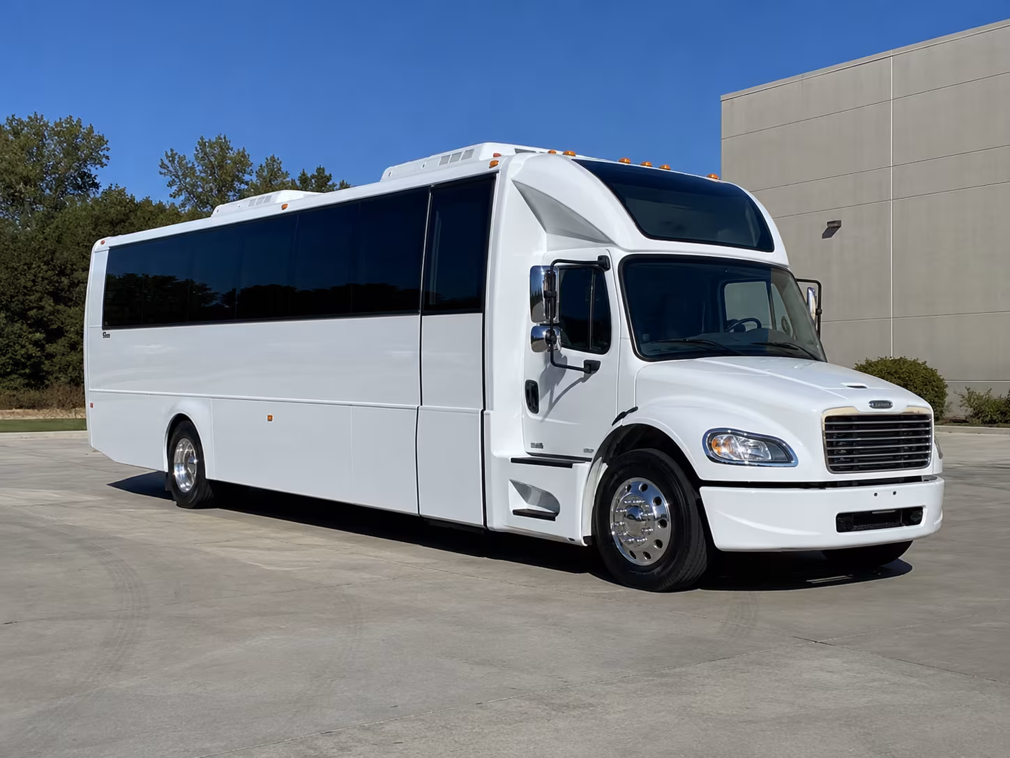 carson 28 passenger party bus